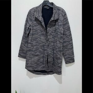 Oakley Women’s size Xs Camo grey On grey Cotton tail Lightweight jacket